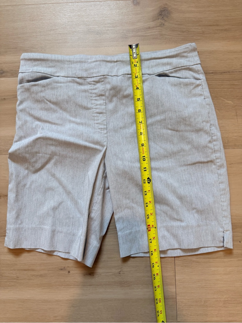 Hilary Radley Women’s Pull On Bermuda Shorts Gray Stripe Stretch Large - Picture 4 of 6